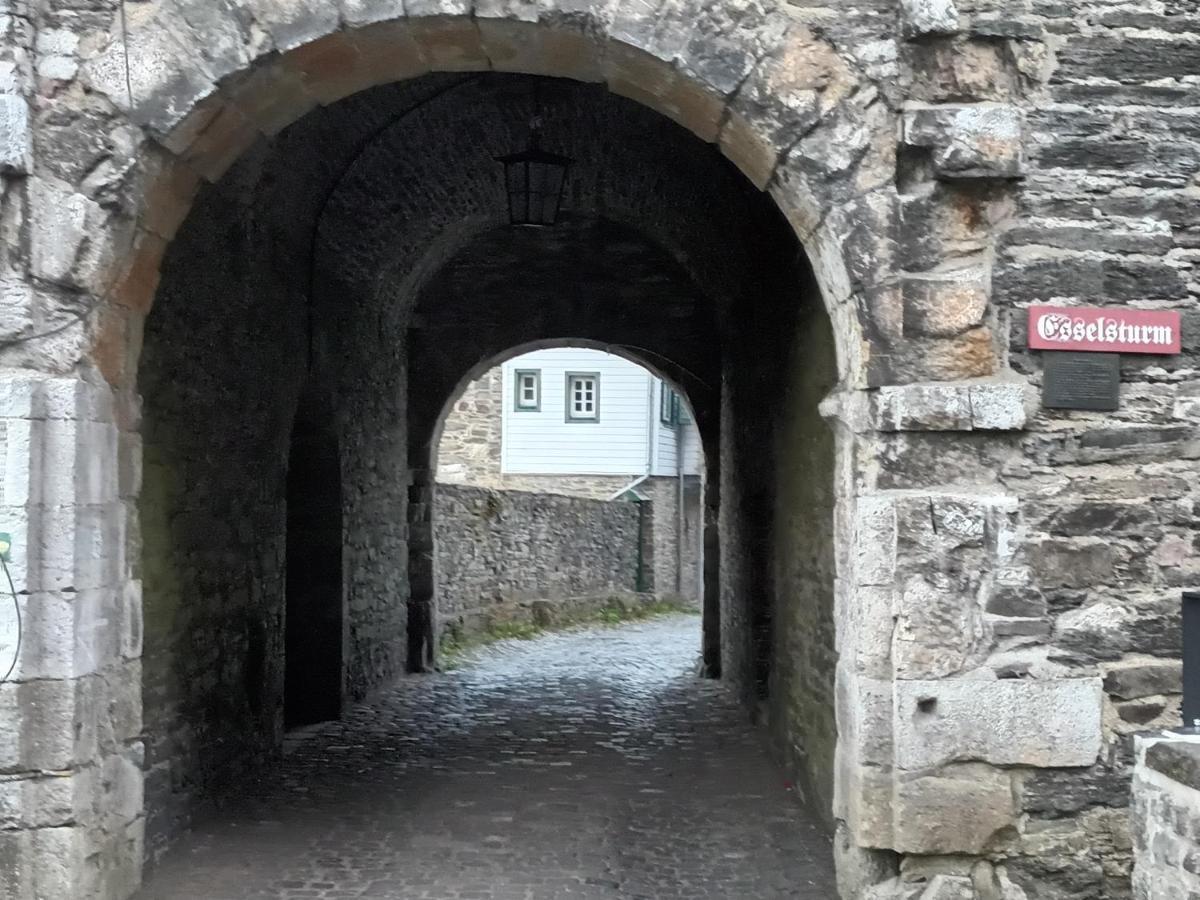 Burgapartment Esselsturm Monschau Buitenkant foto